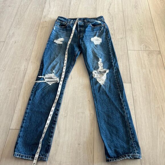 Levi’s womens distress jeans size 28/32 - Picture 2 of 11